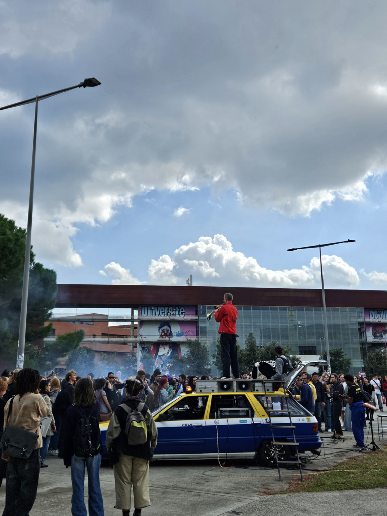 Allez les jeunes, on danse ! (Los, Leute, wir tanzen!) 