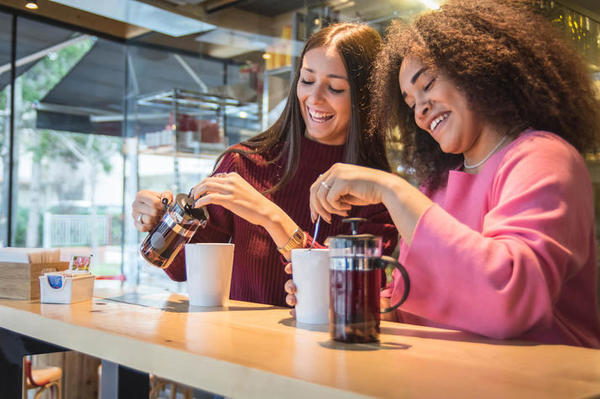 Studierenden beim Kaffetrinken